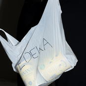 SALÒ – Apollonia sitzt bei Edeka an der Kassa