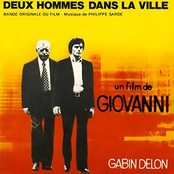 deux hommes dans la ville
