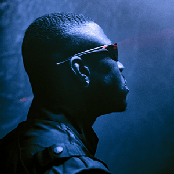 2LADE – MANN MIT DER BRILLE