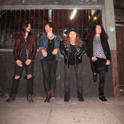 Dirty Honey – Fire Away