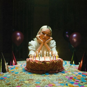 Nieve Ella – Young & Naive