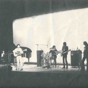 五つの赤い風船 出身、バイオグラフィー | Last.fm
