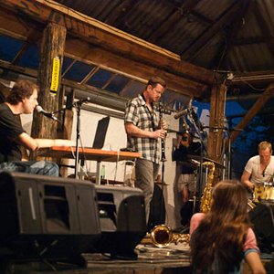Аватар для Ken Vandermark's Made to Break (Tim Daisy, Devin Hoff, Christof Kurzmann)
