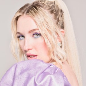 Avatar for Elli Moore
