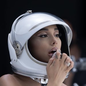 Avatar for ArianaGrandeVevo