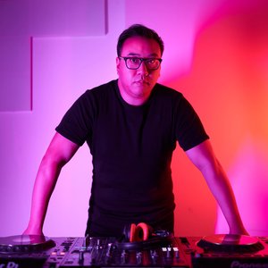 Simon Leon için avatar