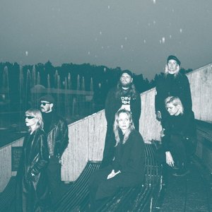 Miten täällä voi elää? - Single