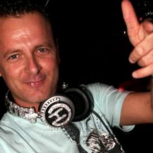 Аватар для Dyewitness & The Nightraver Featuring DJ Trevor & MC Cyclone