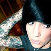 Oliver-oliv2er-sykes-6160738-361-574.jpg