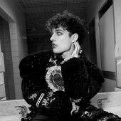 b&w