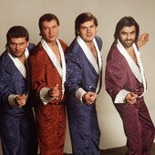 https://www.discogs.com/artist/940551-VOX-7