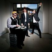 KAOS Protokoll - FLO REICHLE  (DRUMS) BENEDIKT WIELAND (E-BASS) MARC STUCKI  (SAX) 