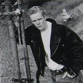 the 90s rapper Shadowcast aka Biggy Smallz (the first one before The Notorious BIG)