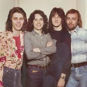 Strapps, 1975.