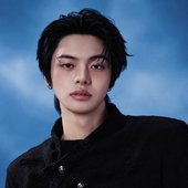 idol lee leo