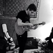 Floral's guitarist