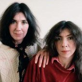 Kate (left) and Anna McGarrigle, 1981