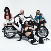 Aura Pes photoshoot
