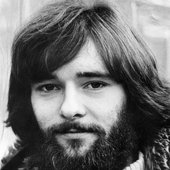 son-premier-disque-a-marque-l-epoque-et-propulse-dans-la-lumiere-ce-jeune-chanteur-barbu-alors-age-de-23-ans-photo-afp-1572341342.jpg