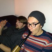 Ich baller Bjet die Birne weg und geh' in den Knast Und sing: „Ich bereu' gar nichts“ so wie Édith Piaf