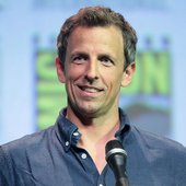 SDCC_2015_-_Seth_Meyers_(19053138553).jpg