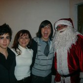 Sergio Castelló (PARDO), mom, Arturo Castelló (PONYTEA) and Santa Claus.