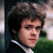 benjamin-grosvenor-three-quarters-edt.jpg