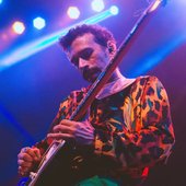 guitarra e oncinha
