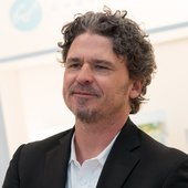 Eggers at BookExpo America in 2018