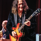 Robben-Ford_profile_vintage-guitar-800x930px.png