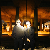 KIK (Jonathan Uliel Saldanha & João Pais Filipe)