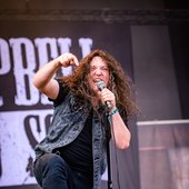 1200px-20180818_Dinkelsbühl_Summer_Breeze_Phil_Campbell_and_the_Bastard_Sons_0109.jpg
