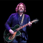 Rich_Robinson_profile_green_guitar-1284x1285px.jpg