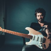 Doyle Bramhall II - Stratocaster [2019, photo by Alysse Gafkjen]