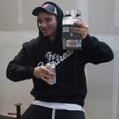 _yUNW-gz_400x400.jpg