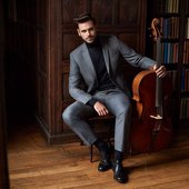 HAUSER_Photo_Credit_Roger_Rich1-WEB.jpg