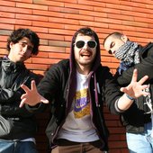 Stray, Darksunn & SlimCutz = MONSTRO ROBOT