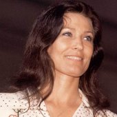 Loretta-Lynn-Boob-Job-and-Eyelid-Surgery-768x508.jpg