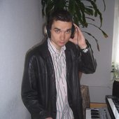 Yr. Robert Lalkovits - Axone
