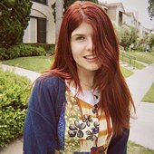 catie turner - portrait