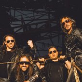Iron-Curtain-Bandfoto-900x450.jpg