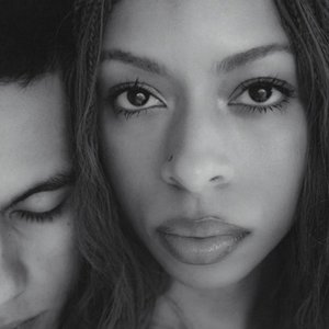 Imagen de 'Ravyn Lenae & Dominic Fike'