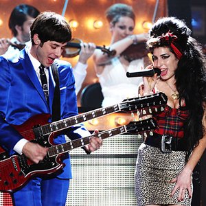 Imagen de 'Mark Ronson featuring Amy Winehouse'