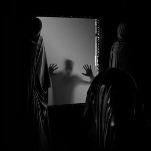 Imagem de 'The Ailing Facade'