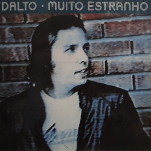 Immagine per 'Muito Estranho'