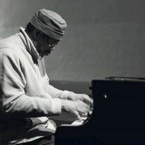 Immagine per 'Pat Thomas'
