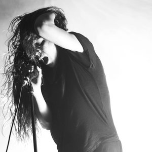 “Oathbreaker”的封面