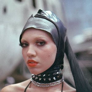 “Bruxa Cósmica”的封面