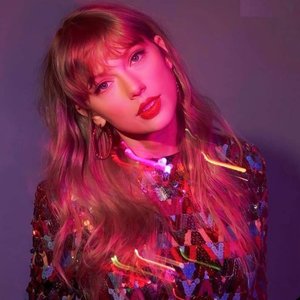'Taylor Swift' için resim