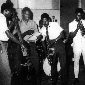 'Byron Lee & The Dragonaires' için resim